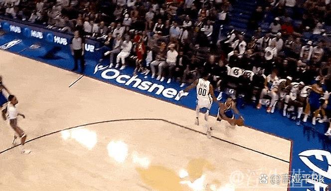 里夫斯后撤步三分绝平 库里遭晃 里夫斯后撤步三分绝平 库里遭晃